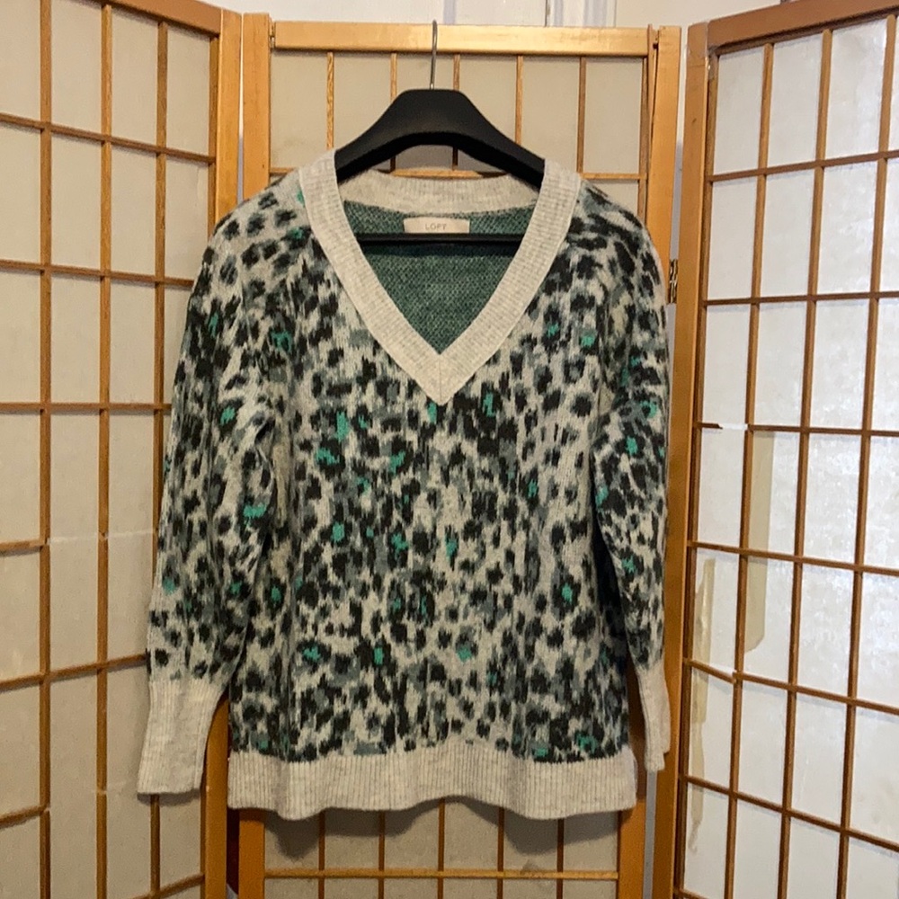 Loft women’s long sleeve sweater. Medium